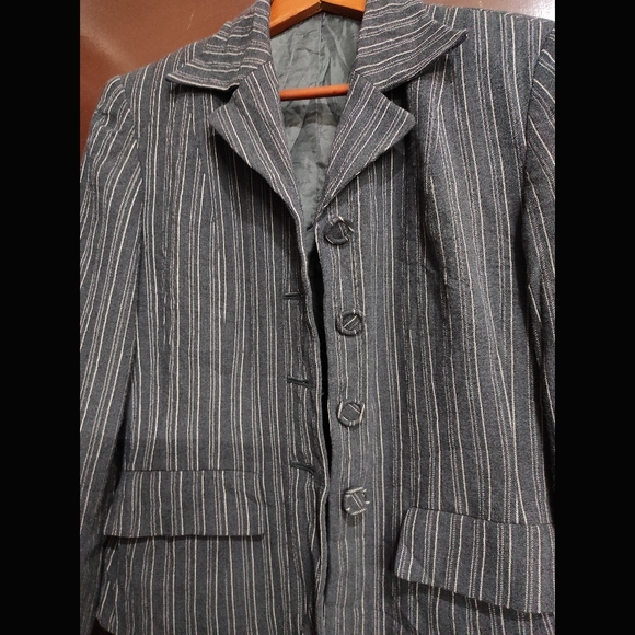 Grey Striped Blazer 🥂 - Picture 7 of 8